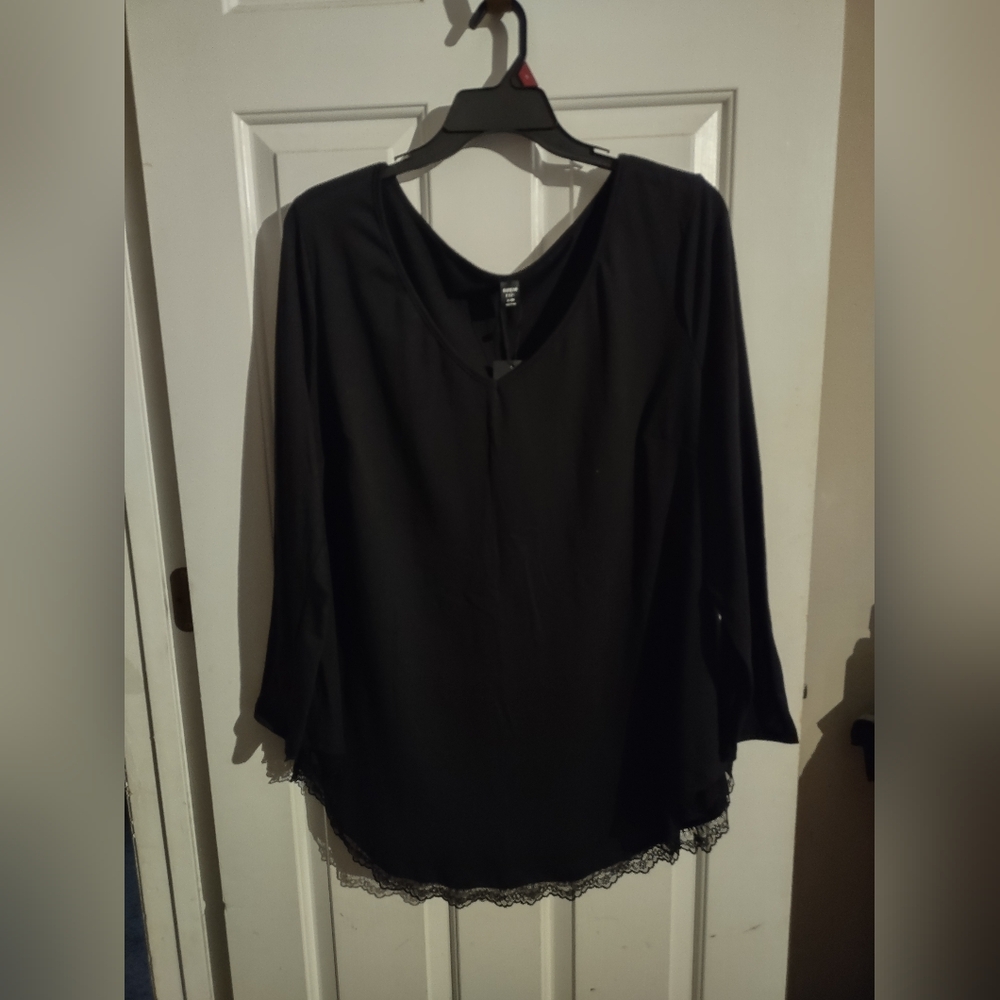 SHEIN Black V-Neck Blouse with Lace Trim